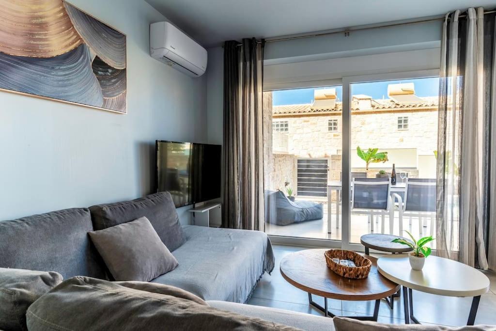 Zefyros Suite , Seafront Retreat ! Pánormos المظهر الخارجي الصورة