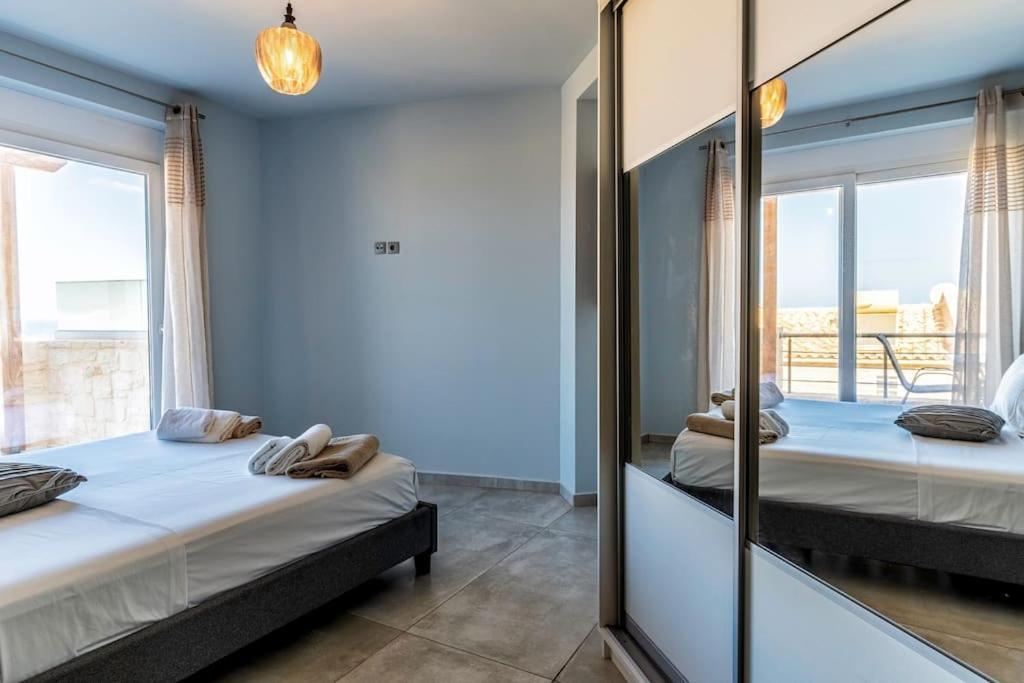 Zefyros Suite , Seafront Retreat ! Pánormos المظهر الخارجي الصورة