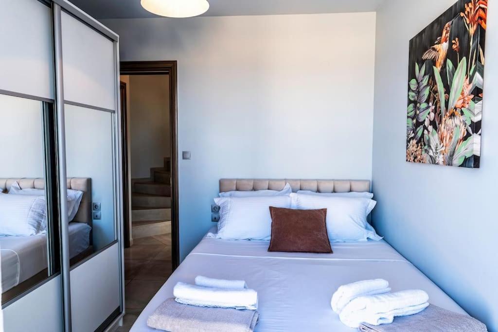 Zefyros Suite , Seafront Retreat ! Pánormos المظهر الخارجي الصورة
