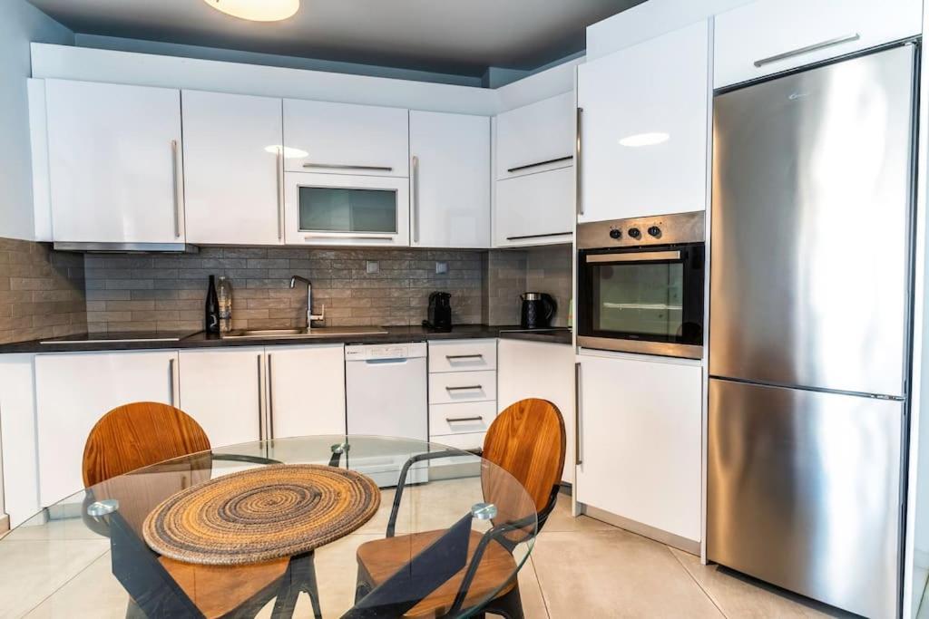 Zefyros Suite , Seafront Retreat ! Pánormos المظهر الخارجي الصورة