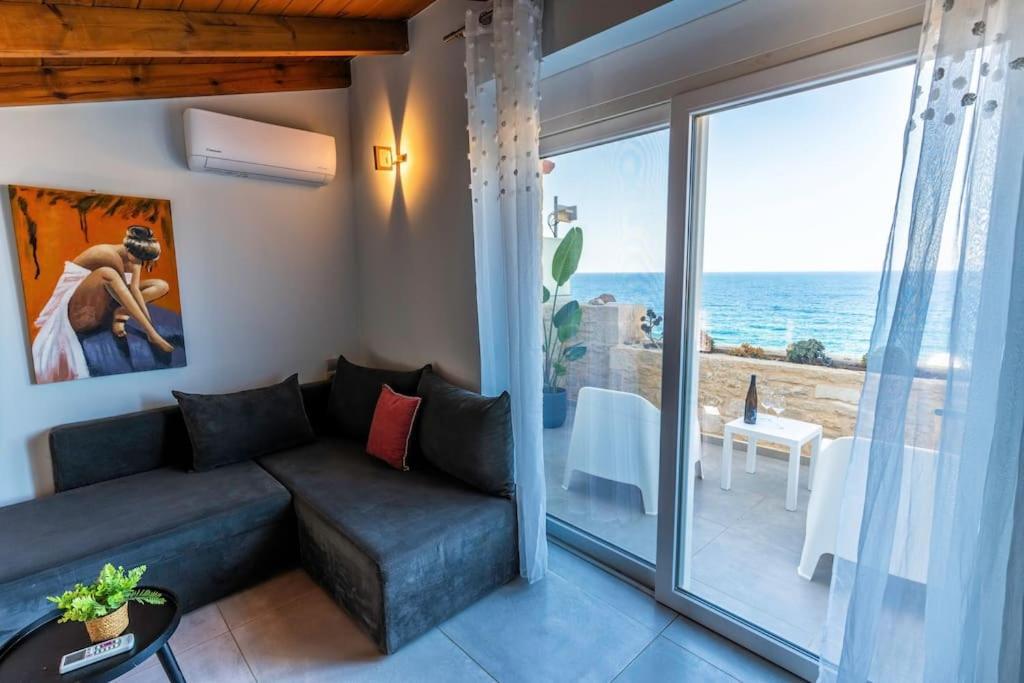 Zefyros Suite , Seafront Retreat ! Pánormos المظهر الخارجي الصورة