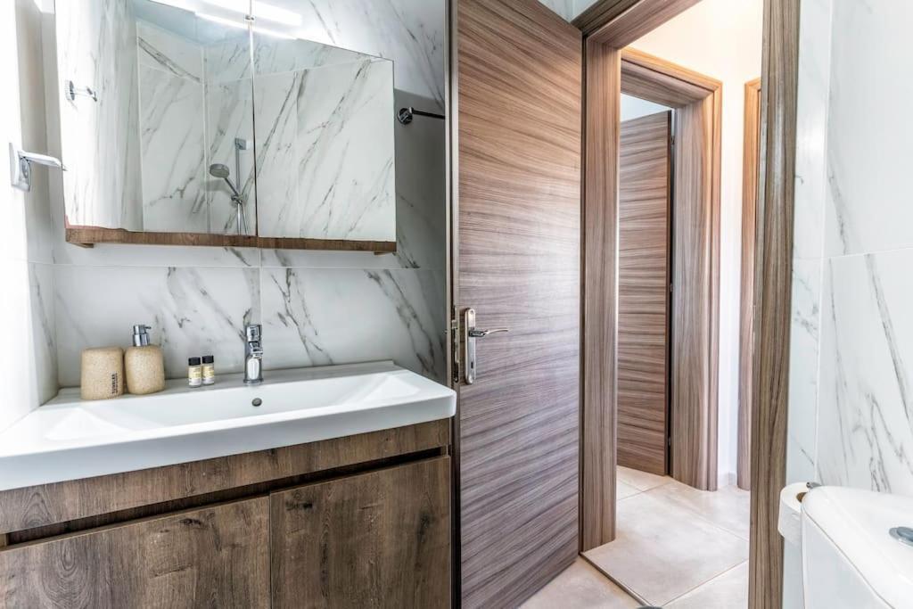 Zefyros Suite , Seafront Retreat ! Pánormos المظهر الخارجي الصورة